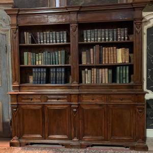 LIB169 - Libreria in noce, epoca '700, misure cm L 248 x H 243 x P 49